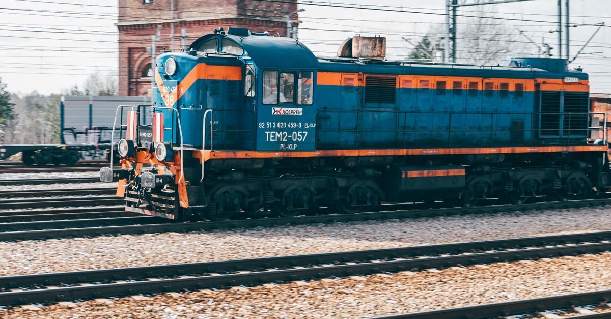 High-Risk Heavy Industry Applications Title: From High-Speed Railways to Semiconductors and Power Plants: Why Critical Heavy Industries Choose Anti-Loosening Lock Nuts Keywords: Railway Engineering, Power Plants, Semiconductor Equipment, Heavy Industry Case Studies
